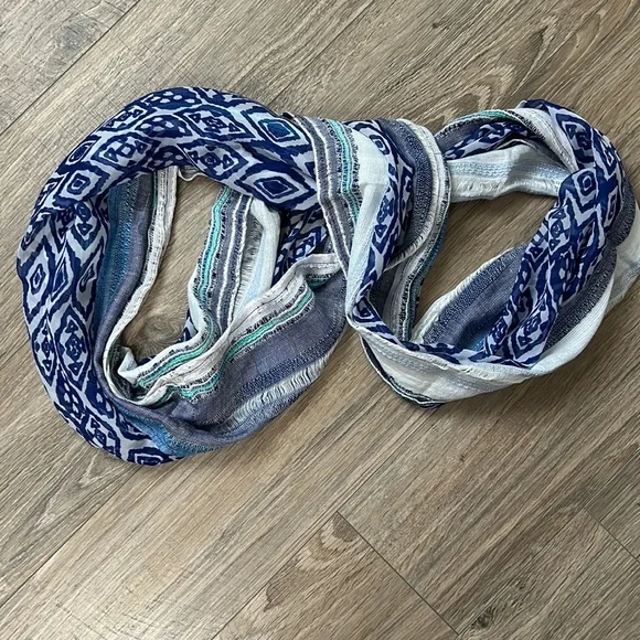 APT.9 Infinity Scarf - Picture 1 of 2